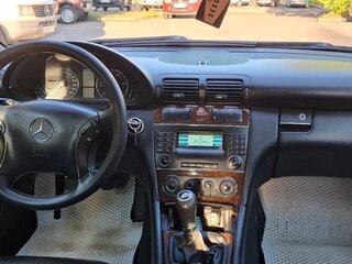 2004 Mercedes-Benz C-Класс 200 II (W203) Рестайлинг, чёрный, 600000 рублей, вид 5