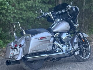 2014 Harley-Davidson Street Glide, серебристый, 1000000 рублей, вид 3