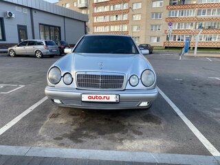 1998 Mercedes-Benz E-Класс 200 II (W210, S210), серебристый, 420000 рублей, вид 1