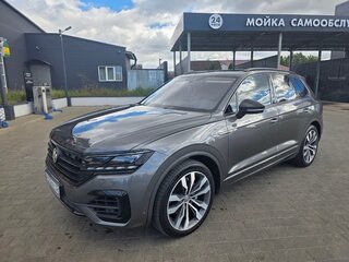 2020 Volkswagen Touareg III, серый, 6800000 рублей, вид 1