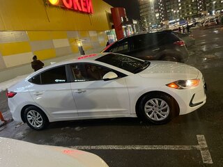 2018 Hyundai Elantra VI (AD), белый, 1630000 рублей, вид 3