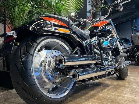 2025 Harley-Davidson Fat Boy, пурпурный, 3950000 рублей, вид 5