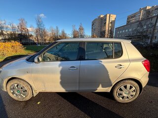 2014 Skoda Fabia II Рестайлинг, серебристый, 800000 рублей, вид 5
