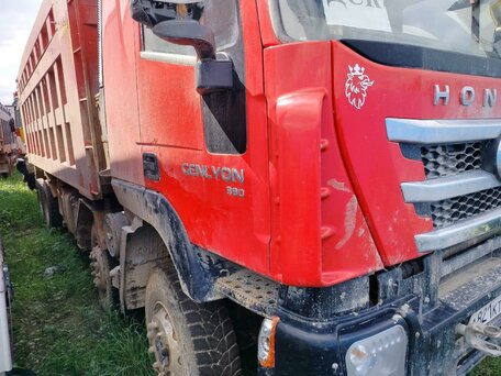 2022 IVECO-Hongyan 8x4 (CQ3406), красный, 1470755 рублей, вид 2