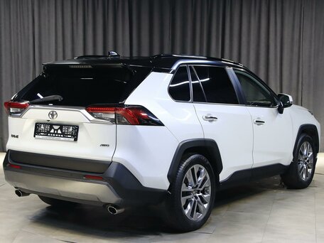 2020 Toyota RAV4 V (XA50), белый, 3199000 рублей, вид 2