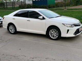 2015 Toyota Camry VII (XV50) Рестайлинг, белый, 1750000 рублей, вид 2