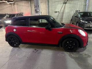 2021 Mini Hatch Cooper S III (F55/F56) Рестайлинг 2, красный, 4700000 рублей, вид 5