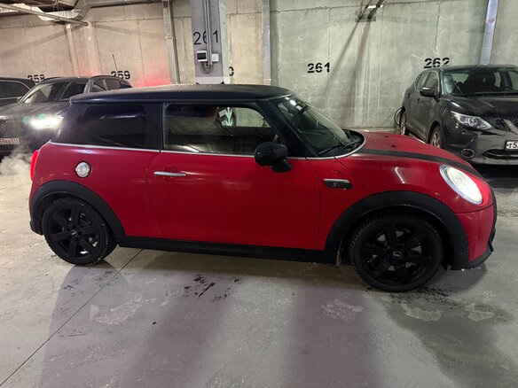 2021 Mini Hatch Cooper S III (F55/F56) Рестайлинг 2, красный, 4700000 рублей - вид 4