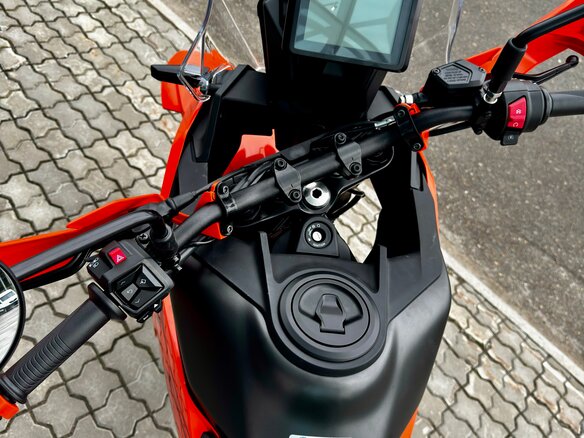 2025 KTM 390 Adventure X, оранжевый, 749000 рублей - вид 13
