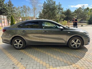 2020 Kia Cerato IV, серый, 2100000 рублей, вид 4
