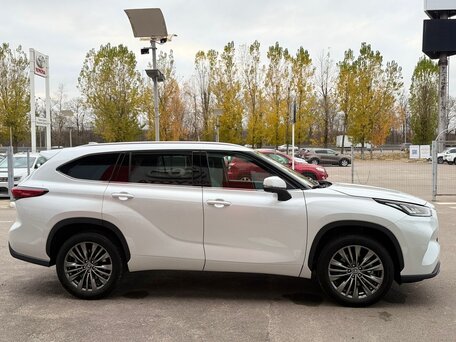 2025 Toyota Highlander IV (XU70), белый, 5550000 рублей, вид 3