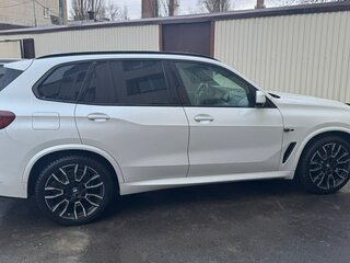 2021 BMW X5 40i IV (G05/G18), белый, 9150000 рублей, вид 3