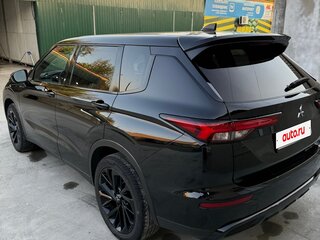 2021 Mitsubishi Outlander IV, чёрный, 3200000 рублей, вид 5
