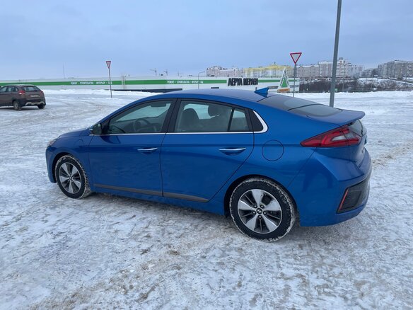 2018 Hyundai IONIQ Plug-in, синий, 1850000 рублей - вид 17