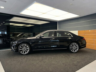 2026 Mercedes-Benz S-Класс 680 Long 4MATIC Guard VII (W223) Рестайлинг, чёрный, 145000000 рублей, вид 3