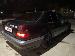 1997 Mercedes-Benz C-Класс 240 I (W202) Рестайлинг, чёрный, 310000 рублей, вид 4
