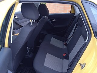 2010 Volkswagen Polo V, жёлтый, 650000 рублей, вид 4