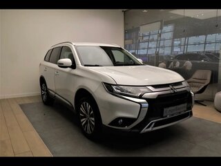 2019 Mitsubishi Outlander III Рестайлинг 3, белый, 2300000 рублей, вид 2