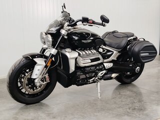 2024 Triumph Rocket 3, чёрный, 2349000 рублей, вид 4