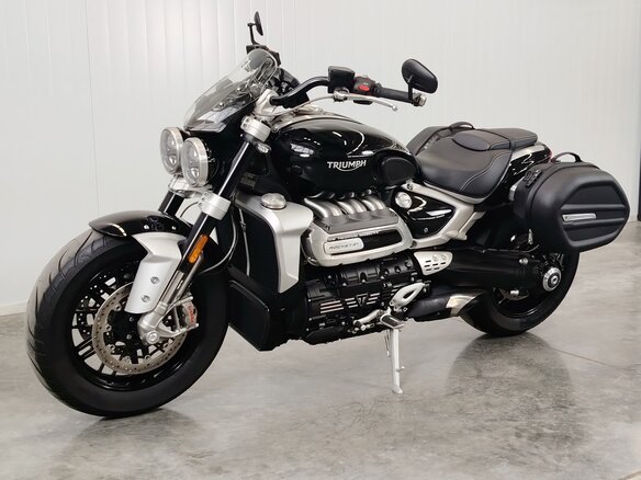 2024 Triumph Rocket 3, чёрный, 2349000 рублей - вид 3