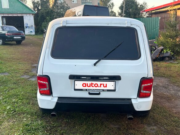 2016 Lada (ВАЗ) 2121 (4x4) I Рестайлинг, белый, 800000 рублей - вид 3