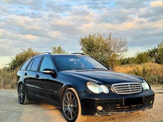 2005 Mercedes-Benz C-Класс 220 II (W203) Рестайлинг, чёрный, 720000 рублей, вид 3