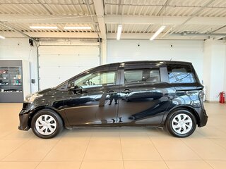 2016 Toyota Sienta II, чёрный, 1349000 рублей, вид 3