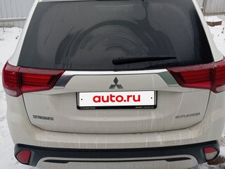 2019 Mitsubishi Outlander III Рестайлинг 3, белый, 1890000 рублей, вид 5