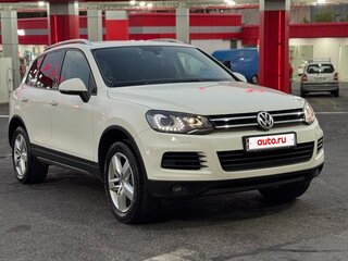 2010 Volkswagen Touareg II, белый, 2000000 рублей, вид 2