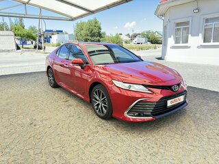 2021 Toyota Camry VIII (XV70) Рестайлинг, красный, 3250000 рублей, вид 3