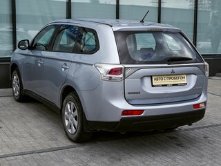 2013 Mitsubishi Outlander III, серебристый, 946000 рублей, вид 3