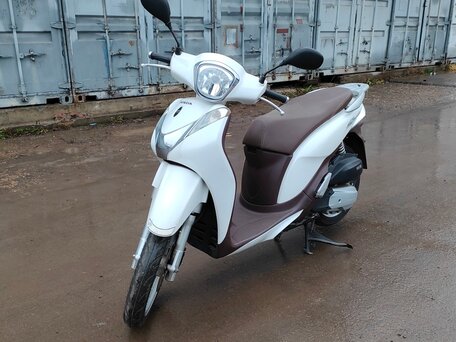 2018 Honda SH, белый, 259000 рублей, вид 1