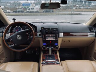 2008 Volkswagen Touareg I Рестайлинг, чёрный, 1600000 рублей, вид 5