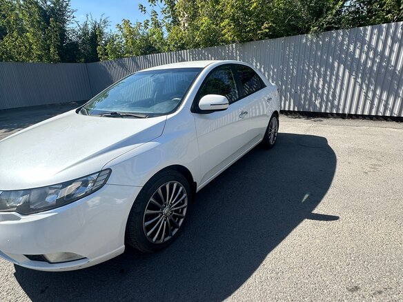 2012 Kia Cerato 6-speed II, белый, 950000 рублей