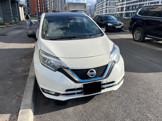 2018 Nissan Note e-Power II Рестайлинг, белый, 1250000 рублей, вид 1