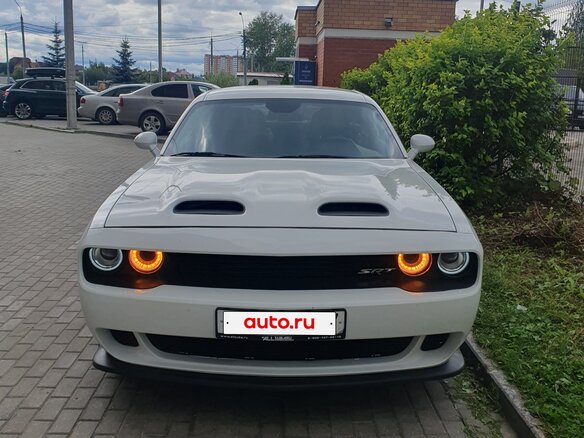 2020 Dodge Challenger III Рестайлинг 2, белый, 3450000 рублей - вид 1