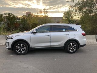 2018 Kia Sorento 8-speed III Prime Рестайлинг, серебристый, 2589000 рублей, вид 5