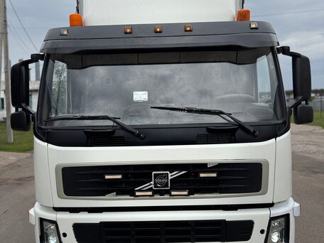 2007 Volvo FM, белый, 5700000 рублей, вид 2