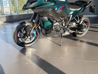2025 BMW M 1000 XR, зелёный, 3890000 рублей, вид 4
