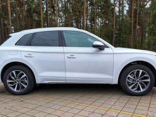 2021 Audi Q5 45 TFSI II (FY) Рестайлинг, белый, 3680000 рублей, вид 4