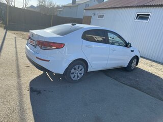 2016 Kia Rio III Рестайлинг, белый, 1150000 рублей, вид 3