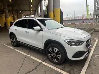 2020 Mercedes-Benz GLA 200 II (H247), белый, 3400000 рублей, вид 2