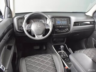 2022 Mitsubishi Outlander III Рестайлинг 3, белый, 2900000 рублей, вид 4