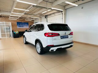 2018 BMW X5 30d IV (G05/G18), белый, 6599900 рублей, вид 4