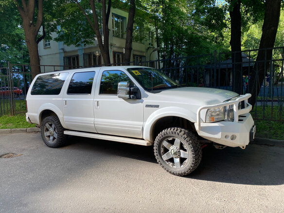 2000 Ford Excursion, белый, 2900000 рублей - вид 2