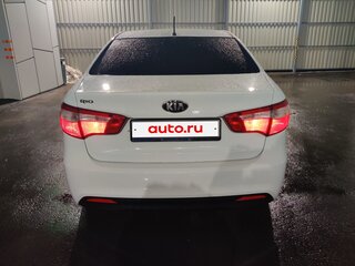 2013 Kia Rio 4-speed III, белый, 1110000 рублей, вид 4