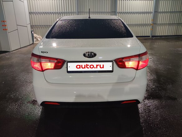 2013 Kia Rio 4-speed III, белый, 1110000 рублей - вид 3