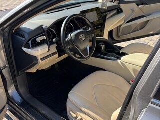 2022 Toyota Camry VIII (XV70) Рестайлинг, серый, 2750000 рублей, вид 4
