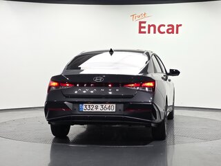 2023 Hyundai Avante VII Рестайлинг, чёрный, 1950000 рублей, вид 4