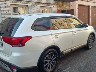 2016 Mitsubishi Outlander III Рестайлинг 2, серебристый, 1320000 рублей, вид 4